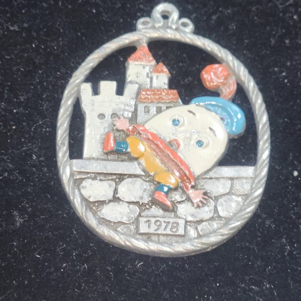 Vintage 1978‎ Humpty Dumpty Pewter Christmas Ornament Enameled Castle Wall 2.5